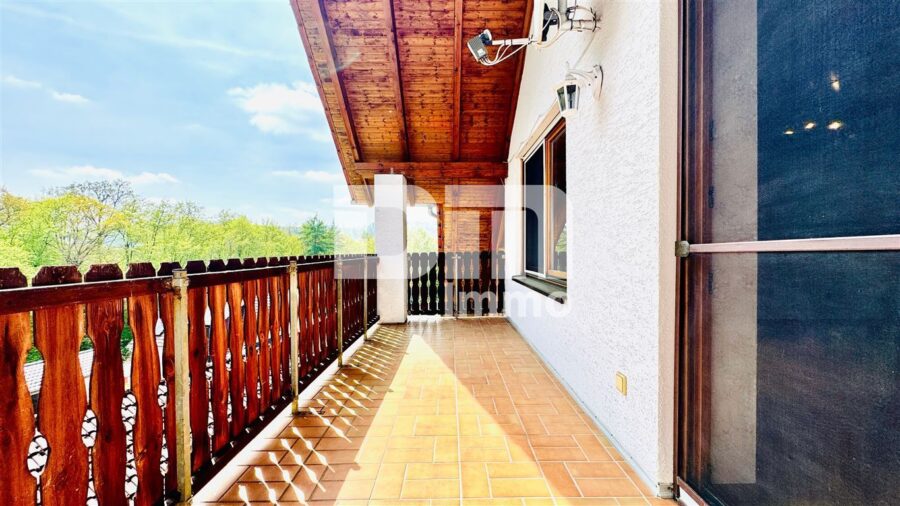 Einfamilienhaus mit Einliegerwohnung in Traumlage mit Terrasse, Naturgarten und Garage - DG Balkon